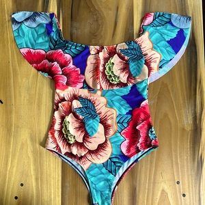 Off the shoulder floral 🌺 one piece swimsuit
